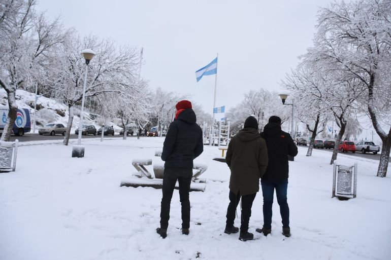 Llega la nieve a Neuquén y ya se siente el ingreso de aire polar