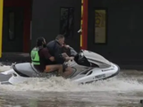 Héroes en el temporal de Bahía Blanca: rescataron más de 40 personas en una moto de agua