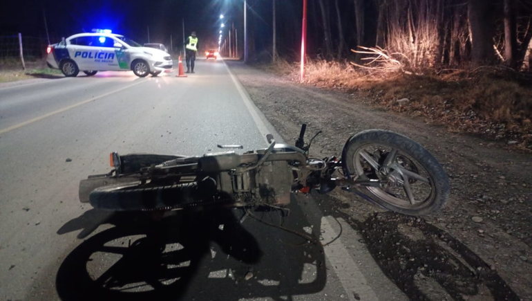 La moto en la que circulaba la joven víctima del trágico accidente.