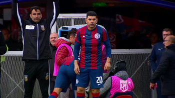 penal sobre la hora en ciclon-velez, entro ortigoza a patearlo y... penal sobre la hora en ciclon-velez, entro ortigoza a patearlo y...