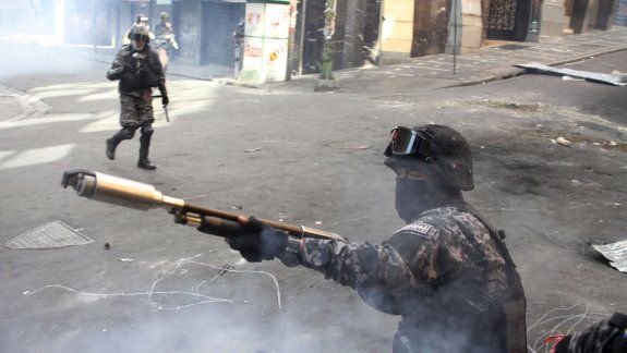 Bolivia exhibió parte de las armas enviadas en 2019