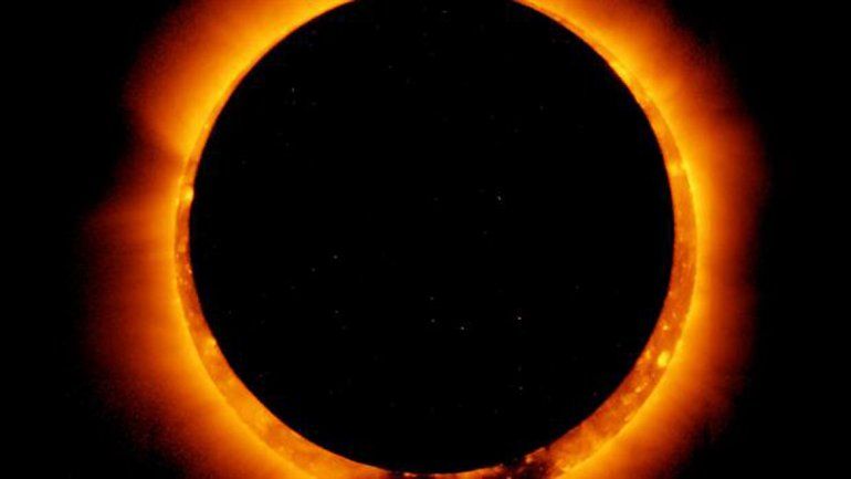 Se espera que el lunes la Luna cubra al Sol en un gran eclipse americano