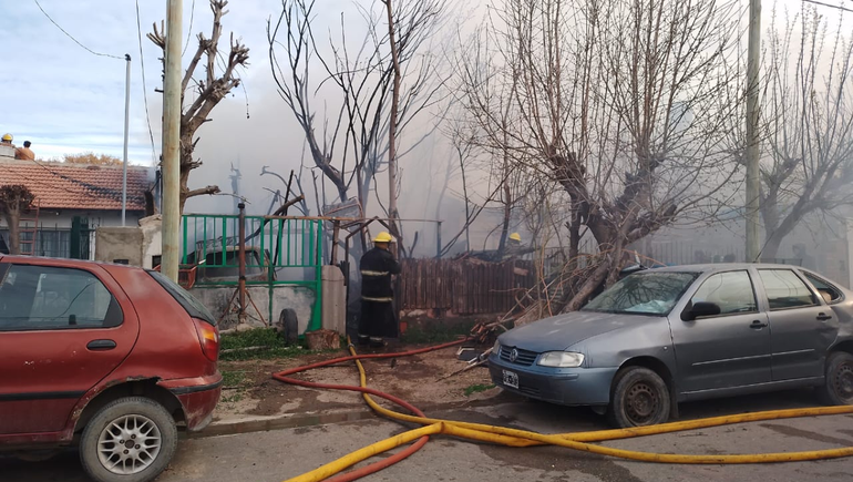 Milagros falleció durante el Incendio de su casa en el barrio Don Bosco II. Su hermano Enrique murió este jueves. Estaba internado en el Castro Rendón. Milagros falleció durante el Incendio de su casa en el barrio Don Bosco II. Su hermano Enrique murió este jueves. Estaba internado en el Castro Rendón.