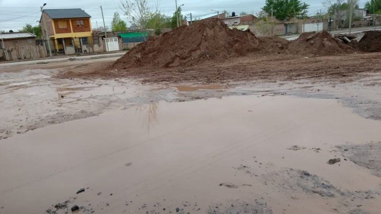 Novella y Necochea. Cabecera de cuatro líneas de colectivo.
