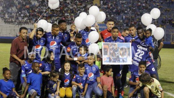 Así fue el emotivo homenaje a Vergara en Honduras