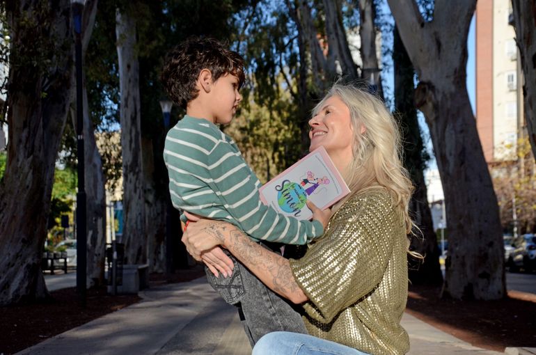 Guardé mi título en un cajón: Natalia renunció a su carrera para luchar contra la extraña enfermedad de su hijo