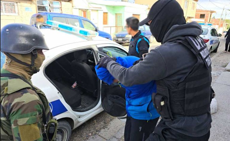 El imputado fue detenido por la policía: habría entrado a la casa sin autorización y atacado a la adolescente cuando descansaba. El imputado fue detenido por la policía: habría entrado a la casa sin autorización y atacado a la adolescente cuando descansaba.