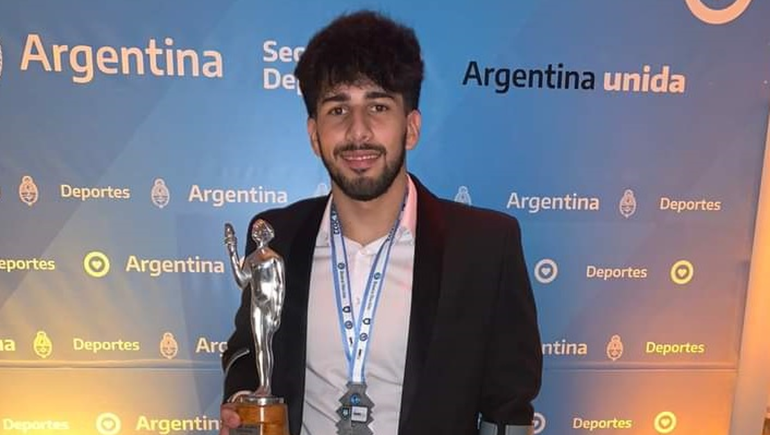 Iñaki Basiloff recibió el Olimpia de Plata en la noche de Messi