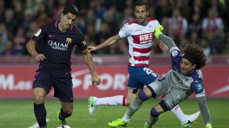 Sin Messi, Barcelona goleó 4-1 a Granada y se mantiene en la cima