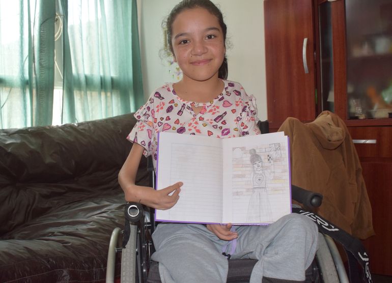 Colecta solidaria para el sueño de Sofía: tener una silla de ruedas motorizada