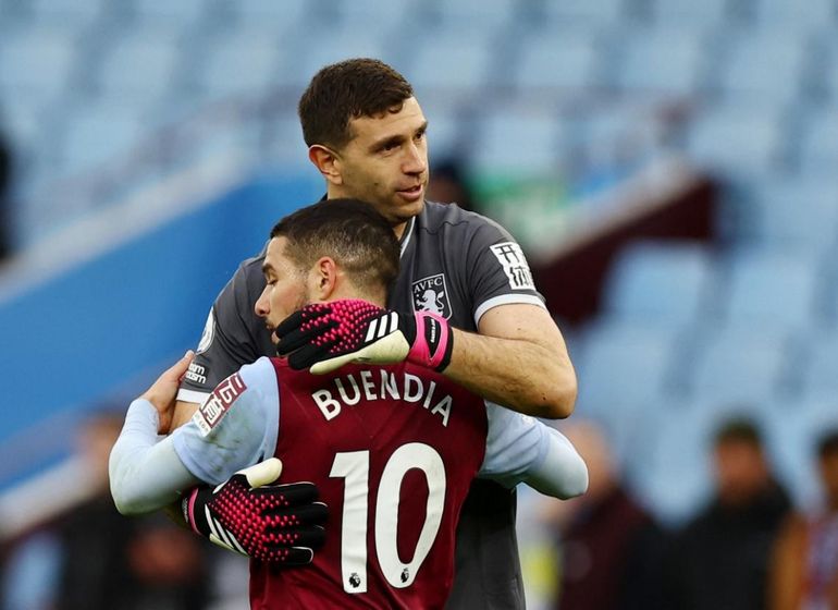 Emiliano Buendía y el Dibu Martínez Emiliano Buendía y el Dibu Martínez