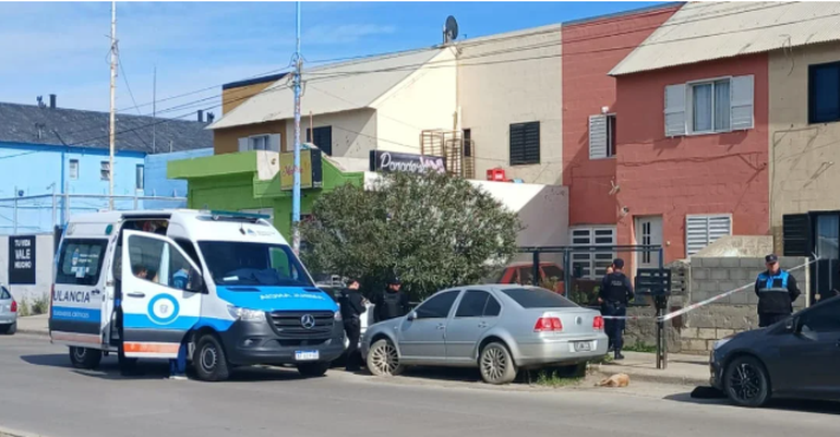 Gonzalo se desvaneció a metros de la esquina de Lisandro de la Torre y avenida Patricios, en Comodoro Rivadavia. Gonzalo se desvaneció a metros de la esquina de Lisandro de la Torre y avenida Patricios, en Comodoro Rivadavia.