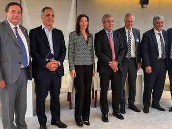 El gobernador, Rolando Figueroa, participa de distintas reuniones en Estados Unidos.