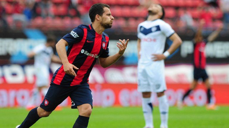 Seba Blanco festeja el primer tanto azulgrana. Vélez lo sufre.&nbsp;