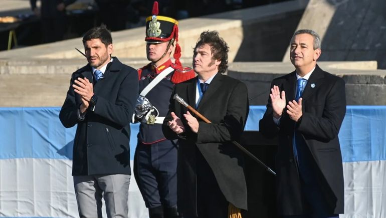 Javier Milei consiguió la adhesión de 18 gobernadores para la firma del Acta de Mayo.