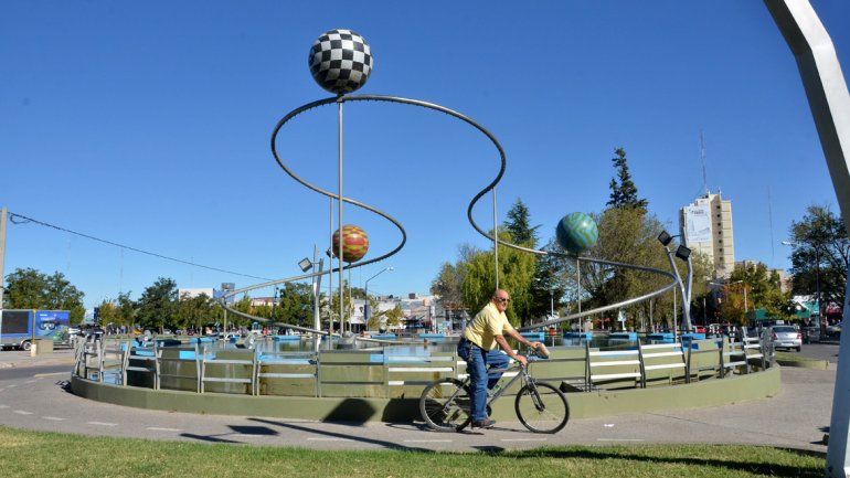 La Fuente del Bicentenario y el monumento a San Martín son los otros monumentos más enchastrados.&nbsp;