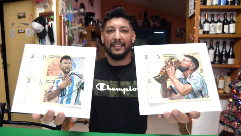El neuquino que dibuja a Messi con la Copa del Mundo en los billetes de 2 y 5 pesos