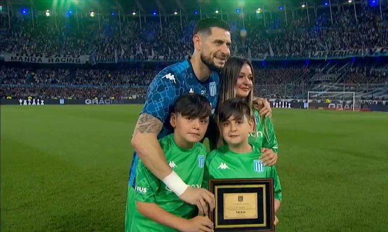 La emotiva despedida de Racing para el neuquino Gabriel Arias