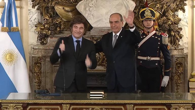 Javier Milei le tomó juramento a Guillermo Francos como jefe de Gabinete