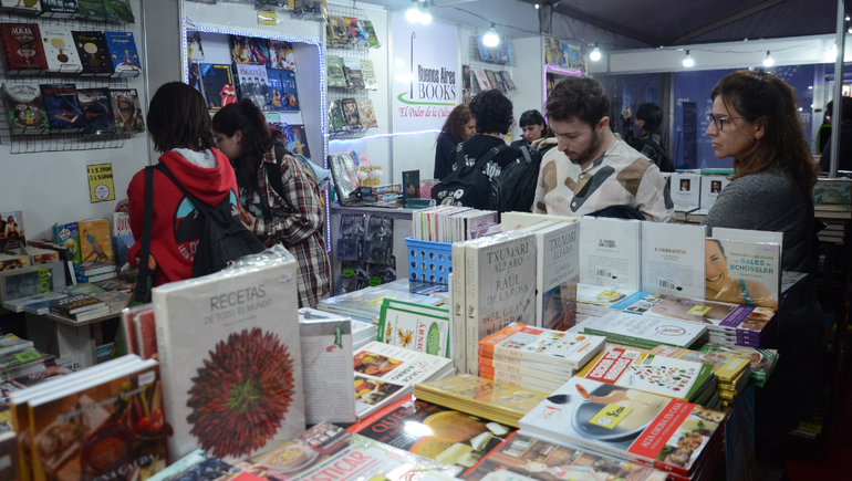 La Feria del Libro recordará a Maradona, Nano Balbo, Borges y El Eternauta