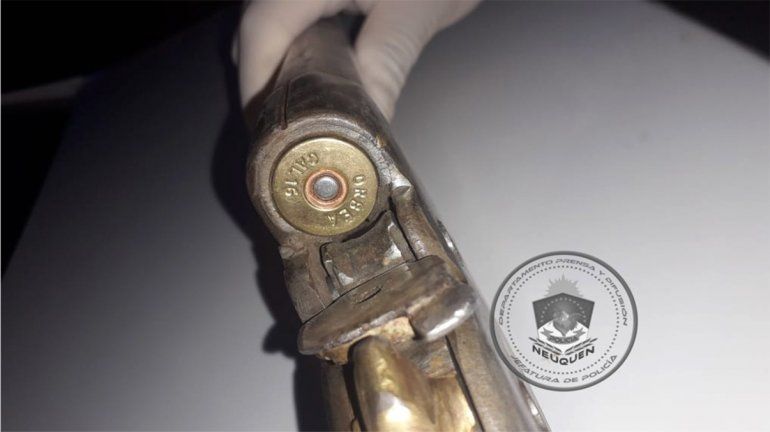 Cayó un ladrón de autos: lo atraparon con un pistolón