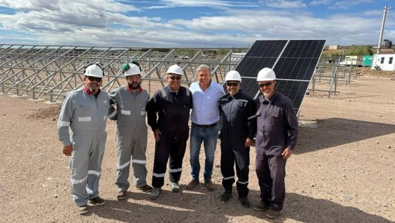 Las obras ya entró en una segunda etapa con la colocación de los paneles solares.