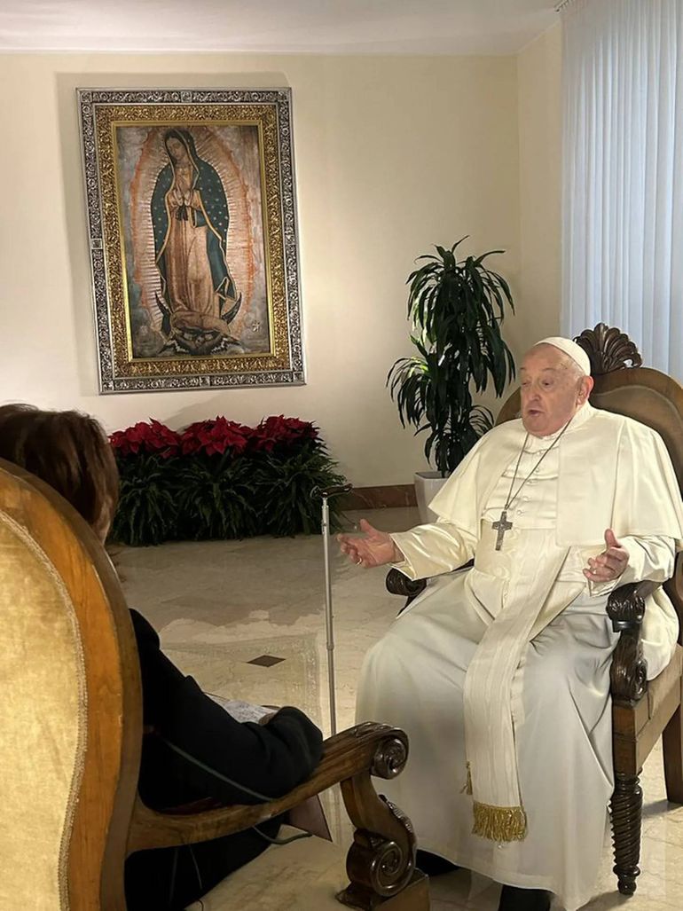 El Papa Francisco habló de la relación con Javier Milei y dijo que “para el 2024 está confirmado solo un viaje a Bélgica”. Foto: X @valealazraki.