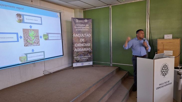 ¿Ciencia ficción? No, genómica y IA en acción. De una mejora del 1% cada 10 años a un 1% anual: la Inteligencia Artificial y la secuenciación masiva de ADN están reescribiendo la velocidad en la creación de 'superplantas', destrabando las preguntas del futuro sobre sequías y alimentos. ¿Ciencia ficción? No, genómica y IA en acción. De una mejora del 1% cada 10 años a un 1% anual: la Inteligencia Artificial y la secuenciación masiva de ADN están reescribiendo la velocidad en la creación de 'superplantas', destrabando las preguntas del futuro sobre sequías y alimentos.