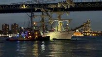 buque mexicano choco contra el puente de brooklyn y dejo al menos dos muertos y heridos