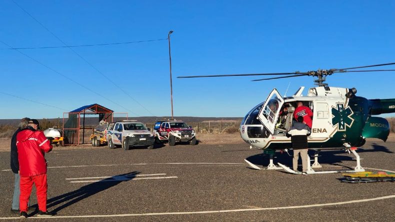 El traslado del operario en un vuelo sanitario. | LM Neuquen El traslado del operario en un vuelo sanitario.