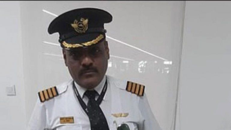 Se disfrazaba de piloto para no hacer nunca cola