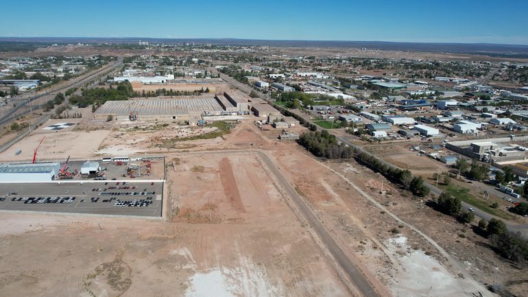 La exfábrica Zanon pretende sobrevivir con un canje de terrenos en el predio para pagar la deuda del EPEN. La exfábrica Zanon pretende sobrevivir con un canje de terrenos en el predio para pagar la deuda del EPEN.