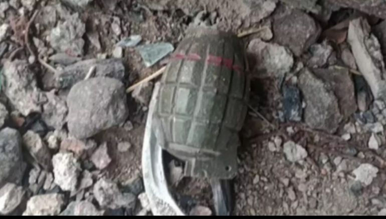 En Epuyén apareció una granada enterrada a tres metros de profundidad. En Epuyén apareció una granada enterrada a tres metros de profundidad.