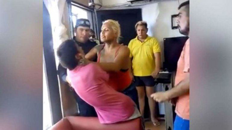 Ladrón entró a robar una peluquería y se llevó una paliza