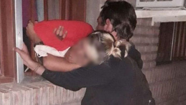 Viral: embarazada quedó atorada tras intentar robar un club