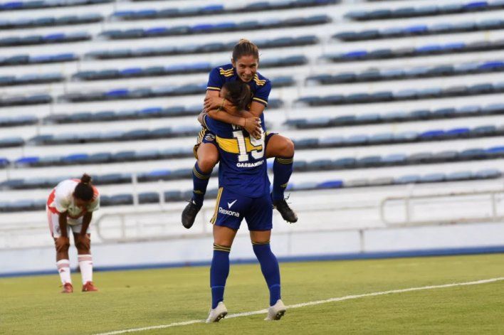 El festejo de las chicas de Boca y la amargura de River.