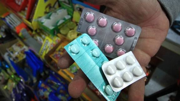 Prohíben la venta de varios medicamentos fuera de las farmacias