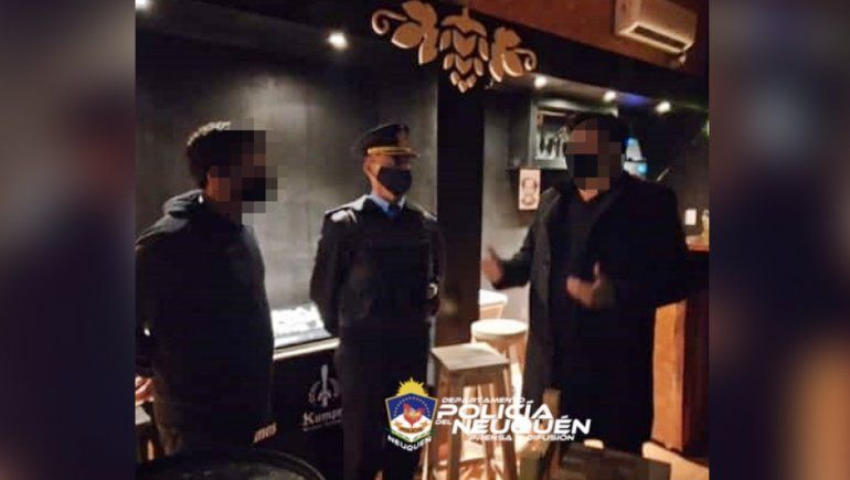 Clausuraron una cervecería en el barrio Confluencia por violar las medidas sanitarias.