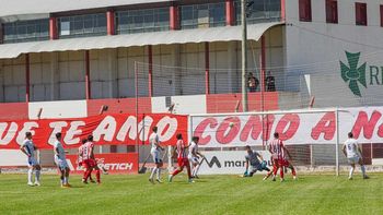 con uno menos, deportivo rincon perdio sobre la hora, pero la serie esta abierta con uno menos, deportivo rincon perdio sobre la hora, pero la serie esta abierta