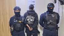 detuvieron en el centro de neuquen a un hombre con pedido de captura y paradero vigente