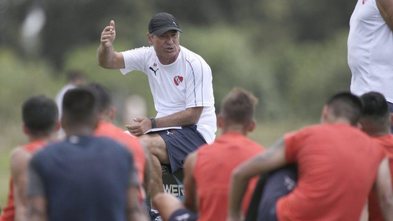 El Rojo apuesta a  la Copa y se mide con un debutante