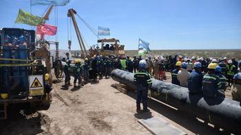 Los trabajadores en la zona de obra donde se realizó la última soldadura automática de VMOS. Los trabajadores en la zona de obra donde se realizó la última soldadura automática de VMOS.