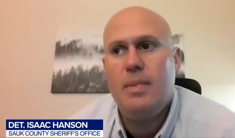 Isaac Hanson, el detective de la Oficina del Sheriff del condado de Sauk que encontró a la mujer desaparecida en los '60. Isaac Hanson, el detective de la Oficina del Sheriff del condado de Sauk que encontró a la mujer desaparecida en los '60.