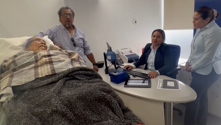 La mujer de 96 años se vio obligada a ir personalmente a un banco privado de México para poder volver a cobrar su pensión después de seis meses.
