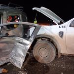 Fuerte choque en la Ruta del Petróleo entre dos camionetas, cerca de la Autovía Norte: una mujer está grave