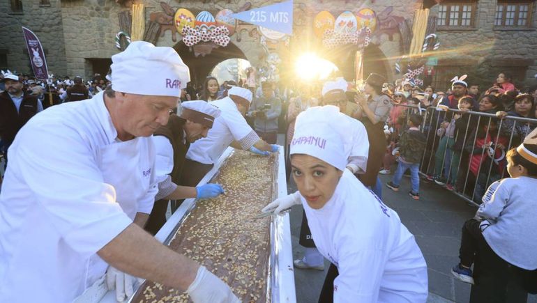 Bariloche: 2000 kilos de chocolate para la barra más larga del mundo