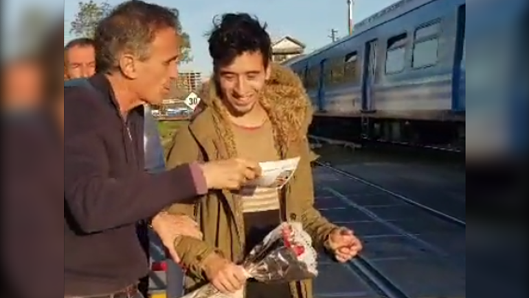 El consejo romántico de un ministro en plena volanteada