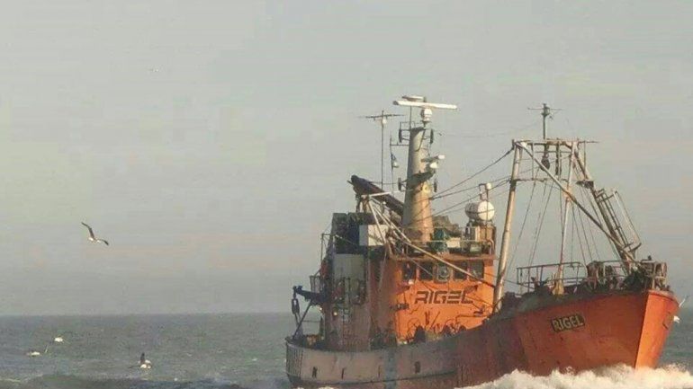 El cuerpo del capitán del barco fue encontrado el sábado 9 de junio. De los ocho marineros nada se sabe aún.