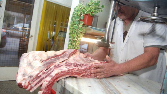 La prohibición de las reuniones disparó el precio del asado