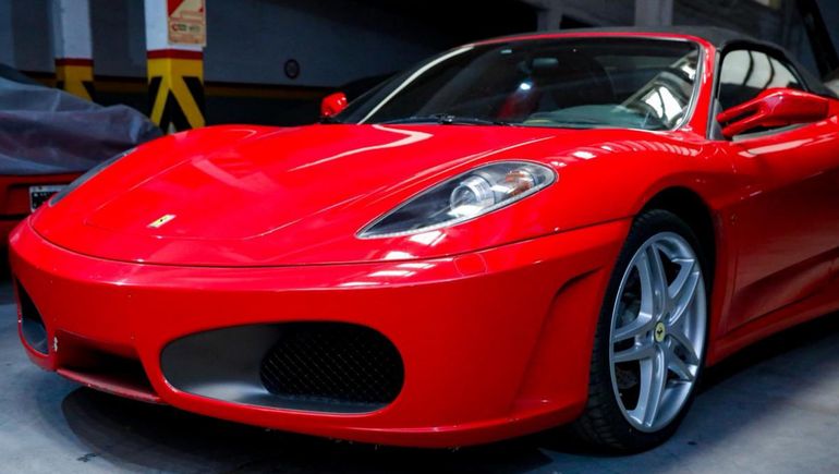 La Ferrari F430 Spider que subastará el Estado argentino. Foto: X @madorni.